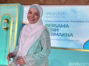 Dewi Sandra Berharap Dapat Lailatul Qadar di 10 Malam Terakhir Ramadan