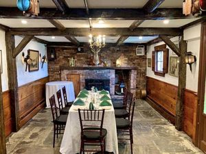 Di New York Ada Restoran Jadul yang Tawarkan Pengalaman Santap Kolonial Di New York Ada Restoran Jadul yang Tawarkan Pengalaman Santap Kolonial