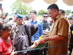 Gubernur Sulut Salurkan 10 Ton Beras Gratis Saat Pasar Murah di Manado