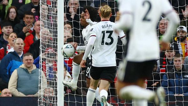 Momen Tangan Willian Awali Kebangkitan MU Lawan Fulham