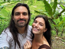 Drummer Slipknot Bulan Madu di Bali, Sandiaga Uno: Topeng Seram Jiwa Romantis