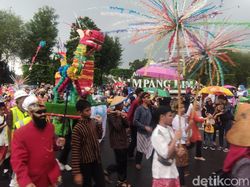 Meski Diguyur Hujan, Karnaval Dugderan Semarang Berlangsung Meriah