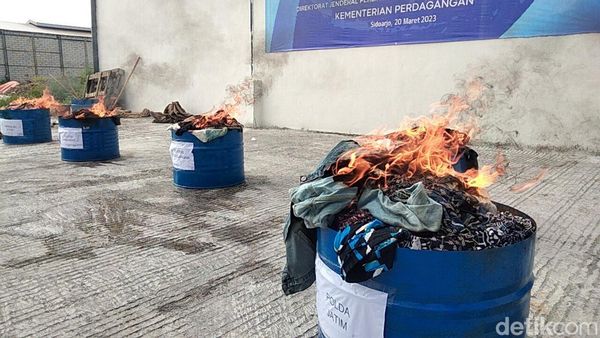 824 Bal Pakaian Bekas Ilegal Senilai Rp 10 Miliar Dimusnahkan di Sidoarjo