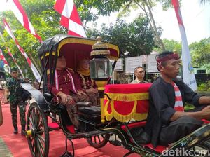 Buka Lomba Kerapan Sapi, KSAD Dudung Terima Gelar Kesultanan Bangkalan Buka Lomba Kerapan Sapi, KSAD Dudung Terima Gelar Kesultanan Bangkalan
