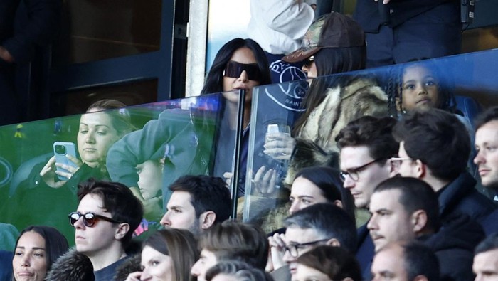 Kim Kardashian Soccer Football - Ligue 1 - Paris St Germain v Stade Rennes - Parc des Princes, Paris, France - March 19, 2023 Kim Kardashian is seen in the stands REUTERS/Gonzalo Fuentes