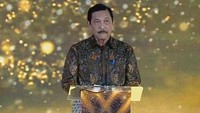 Luhut Kenang Awal Mula COVID-19 Masuk RI: Obat Terbatas-Banyak Nakes Gugur