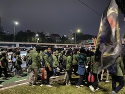 Demo Mahasiswa Tolak Perppu Ciptaker di Depan DPR Bubar, Lalin Macet
