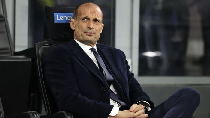 MILAN, ITALY - MARCH 19: Head Coach Massimiliano Allegri of Juventus FC looks on during the Serie A match between FC Internazionale and Juventus at Stadio Giuseppe Meazza on March 19, 2023 in Milan, Italy. (Photo by Francesco Scaccianoce/Getty Images)