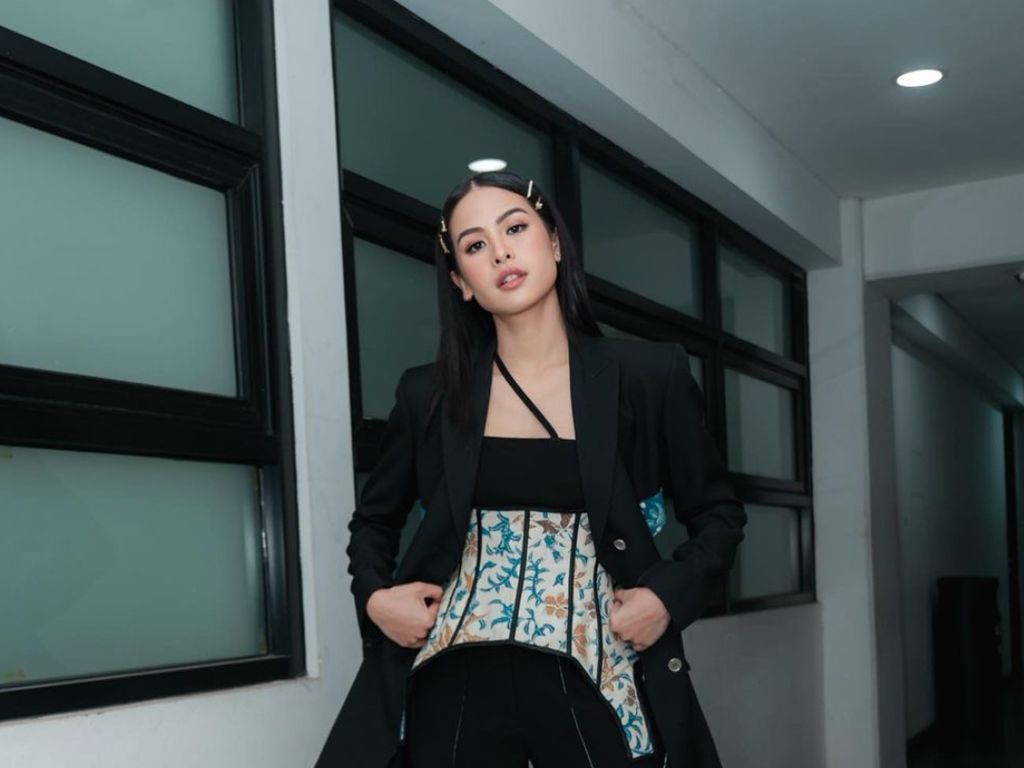 Gaya Maudy Ayunda Dandan Full Glam Disorot, Disebut Mirip Jennie BLACKPINK Gaya Maudy Ayunda Dandan Full Glam Disorot, Disebut Mirip Jennie BLACKPINK
