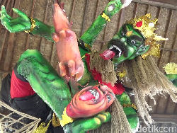 Menilik Pembuatan Patung Ogoh-ogoh Jelang Nyepi di Lumajang