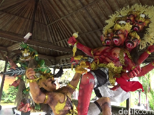 Sibuknya Pembuatan Patung Ogoh-ogoh Jelang Nyepi di Lumajang