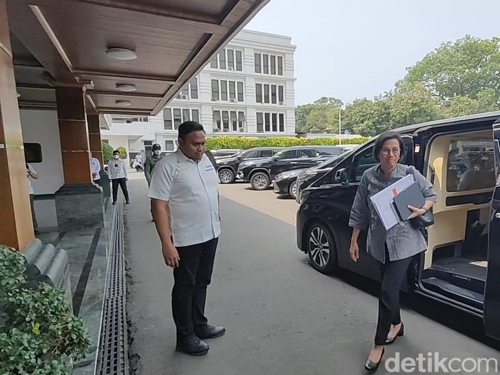 Menkeu Sri Mulyani Susul PPATK Sambangi Kantor Mahfud Md Menkeu Sri Mulyani Susul PPATK Sambangi Kantor Mahfud Md