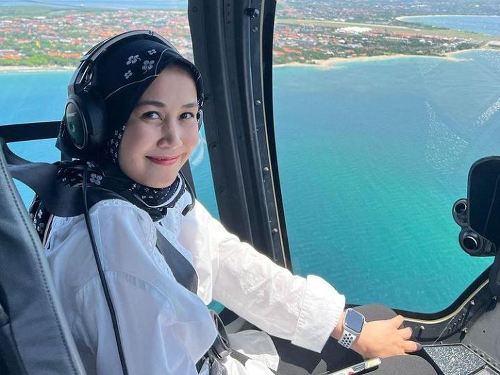 7 Foto Mimi Bayuh yang Viral Digosipkan Selingkuh Dengan Raffi Ahmad 7 Foto Mimi Bayuh yang Viral Digosipkan Selingkuh Dengan Raffi Ahmad