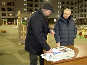 Momen Putin Kunjungi Mariupol