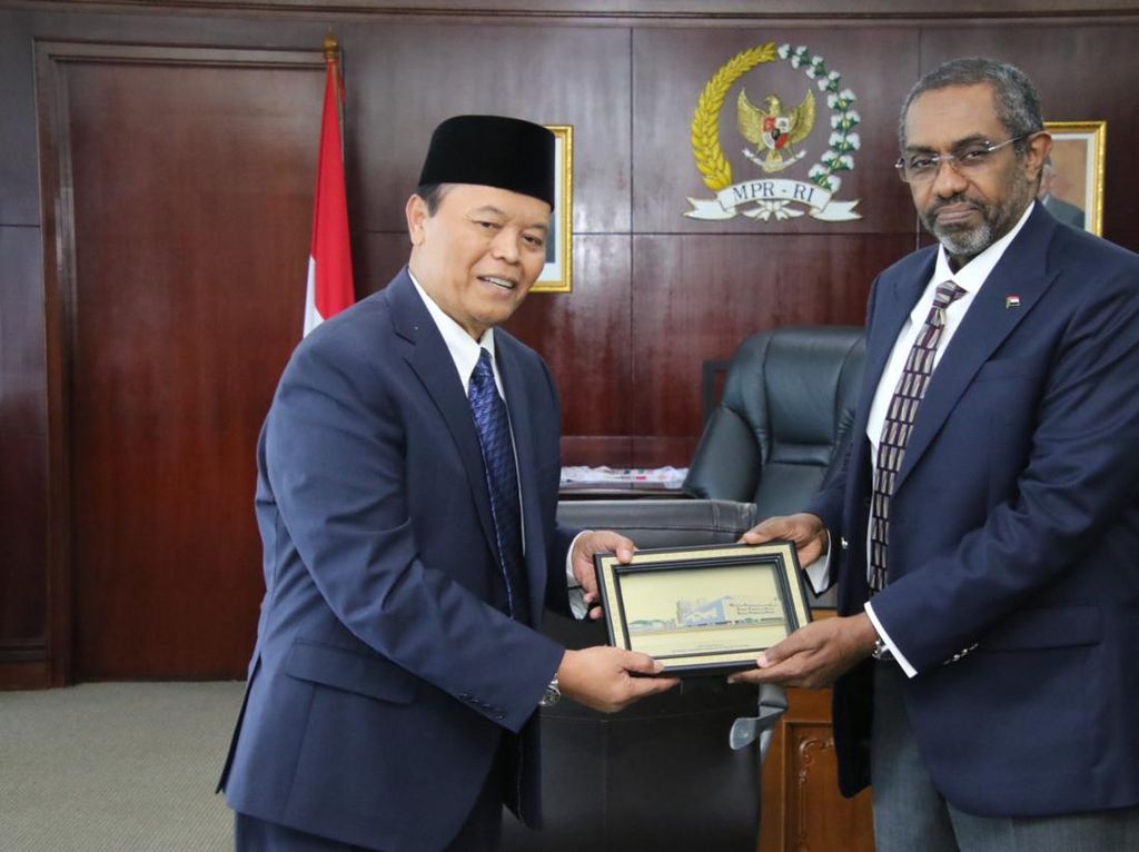 Bertemu Dubes Sudan untuk RI, HNW Ingin Hubungan 2 Negara Makin Karib Bertemu Dubes Sudan untuk RI, HNW Ingin Hubungan 2 Negara Makin Karib