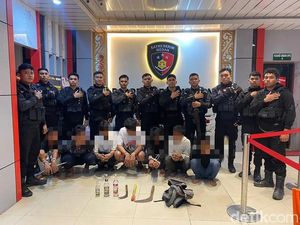 Polisi Tangkap 7 Remaja Hendak Tawuran Bawa Miras-Celurit di Medan Polisi Tangkap 7 Remaja Hendak Tawuran Bawa Miras-Celurit di Medan