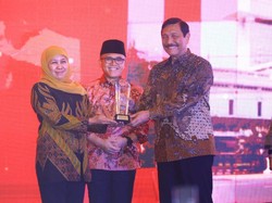 Pemprov Jatim Raih Penghargaan Digital Government Award dari KemenPAN-RB