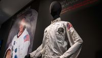 Penampakan Jaket Astronot yang Laku Dilelang Rp 41,5 M