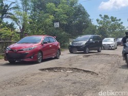 Jalan Pattallassang Gowa Rusak Parah, Warga Lelah Berharap ke Pemprov Sulsel