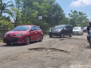 Kala Warga Pattallassang Lelah Berharap Pemprov Sulsel Perbaiki Jalan Rusak Kala Warga Pattallassang Lelah Berharap Pemprov Sulsel Perbaiki Jalan Rusak