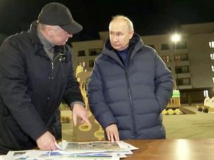 Apa Saja yang Disaksikan Putin Saat Kunjungi Mariupol?