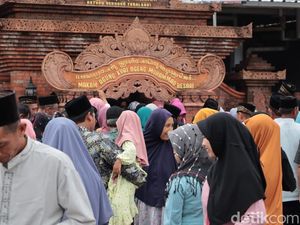 5 Wisata Religi di Ponorogo: Masjid Jami hingga Makam Batoro Katong 5 Wisata Religi di Ponorogo: Masjid Jami hingga Makam Batoro Katong