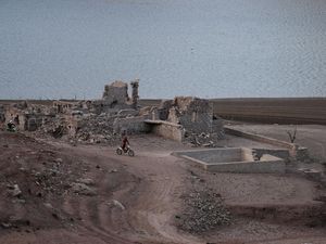 Penampakan Kondisi Waduk Sau Spanyol yang Dilanda Kekeringan Parah Penampakan Kondisi Waduk Sau Spanyol yang Dilanda Kekeringan Parah