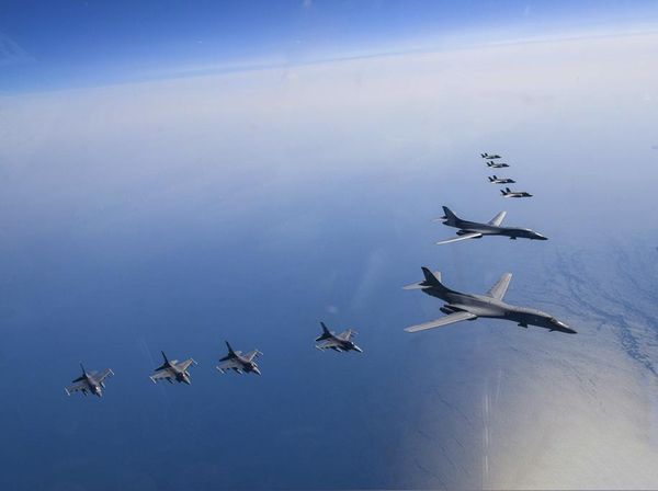 Potret Pesawat Pengebom AS Unjuk Kemampuan di Dekat Korut