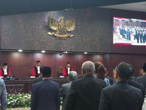 Jokowi Hadiri Momen Pengucapan Sumpah Ketua-Wakil Ketua MK Jokowi Hadiri Momen Pengucapan Sumpah Ketua-Wakil Ketua MK