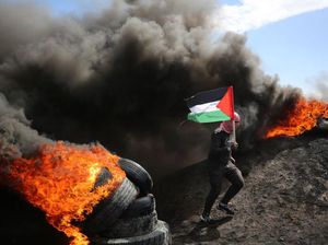 Protes Pertemuan Pejabat Israel-Palestina di Mesir, Warga Bakar Ban