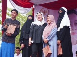 Momen Puan Main Kuis Berhadiah HP di Ponpes Darul Ulum Kubu Raya