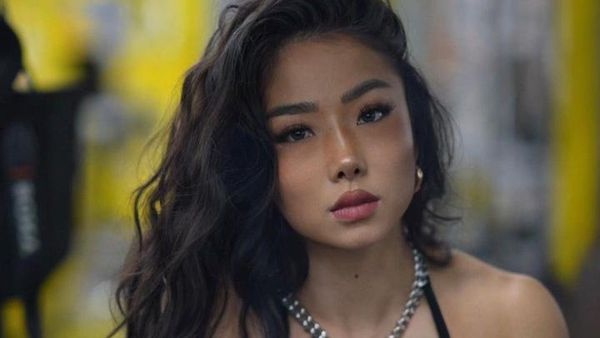 Foto Wanita yang Disebut Atlet Angkat Besi Terseksi, Dijuluki Little Beast