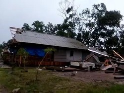 Puting Beliung Terjang Jatiluhur, Rumah Warga Rusak-Aliran Listrik Putus