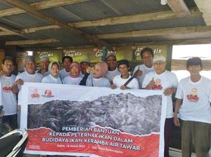 Relawan Ganjar Salurkan Bantuan untuk Peternak Ikan di Kaltim