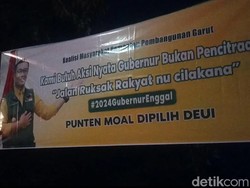 Spanduk Protes dan Permohonan Maaf RK soal Jalan Rusak di Garut
