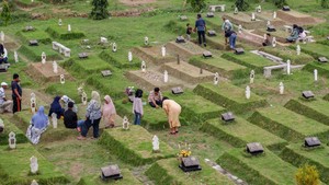 Tata Cara Ziarah Kubur dengan Bacaannya Lengkap
