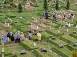 Ziarah Kubur Lebaran: Bacaan Doa, Tata Cara, dan Hukumnya