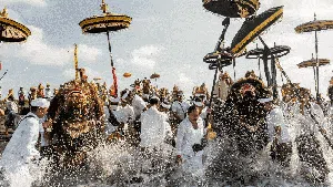 Umat Hindu Bali Menyucikan Diri Lewat Upacara Melasti