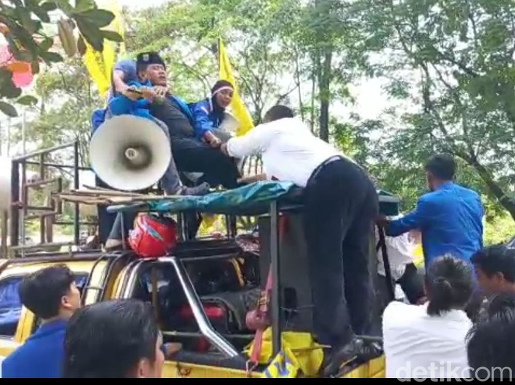 Demo Mahasiswa dan Korban Penggelapan KSP Karya Bhakti di Batam Ricuh