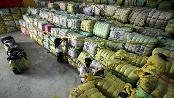 824 Bal Pakaian Impor Bekas Senilai Rp 10 Miliar Dimusnahkan!