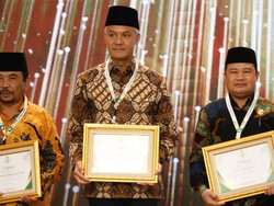Dinilai Sukses Kelola Zakat, Ganjar Raih Penghargaan dari Baznas