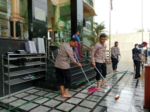Aksi Bersih-bersih Masjid Sambut Ramadan di Tangerang Aksi Bersih-bersih Masjid Sambut Ramadan di Tangerang