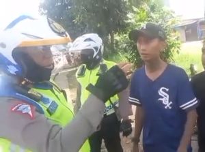 Polisi Tegur Pak Ogah Bergaya Preman di Depok: Jangan Ketawa Kamu!