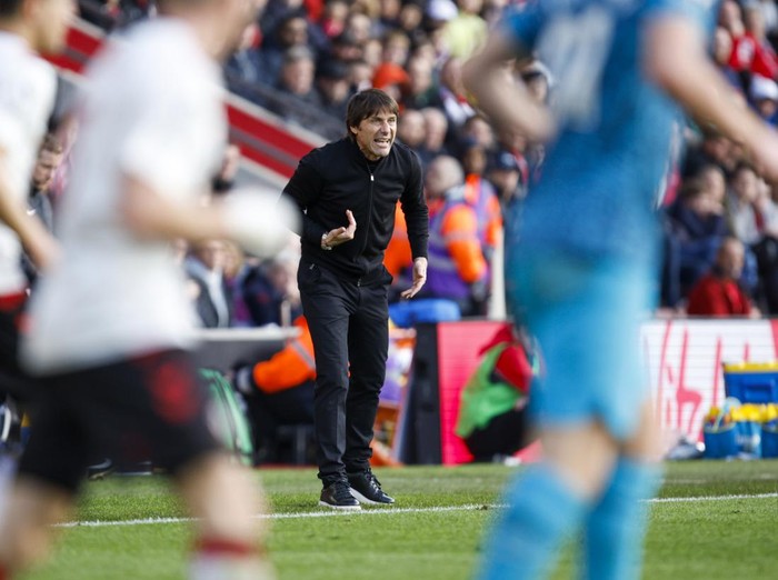 Tottenham's head coach Antonio Conte gives instructions during the English Premier League soccer match between Southampton and Tottenham at St Mary's Stadium in Southampton, England, Saturday, March 18, 2023. (AP Photo/David Cliff)