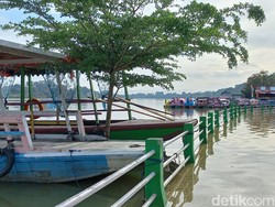 Hujan Deras, Wisata Danau Sipin Jambi Terendam Banjir