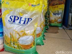 Pedagang Keluhkan Stok Beras Bulog di Pasar Surabaya Langka Sejak Sebulan