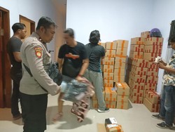 Bule Belanda Timbun 115 Dus Miras Ratusan Juta di Kuta Mandalika