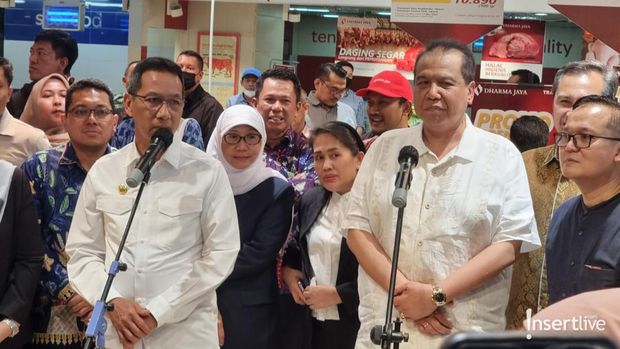 Momen BUMD DKI & Chairul Tanjung Buka Gerai Daging Segar di Transmart