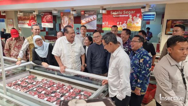 Momen BUMD DKI & Chairul Tanjung Buka Gerai Daging Segar di Transmart