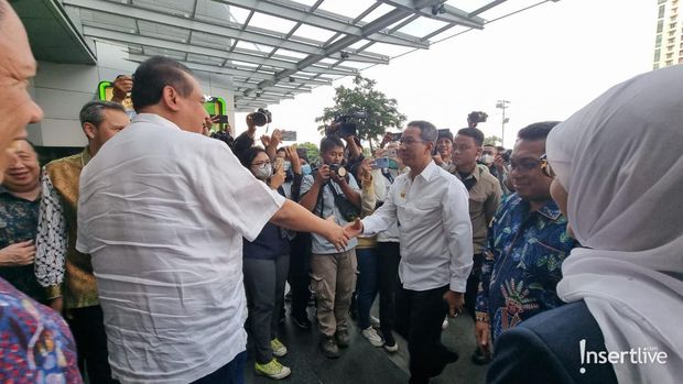 Momen BUMD DKI & Chairul Tanjung Buka Gerai Daging Segar di Transmart